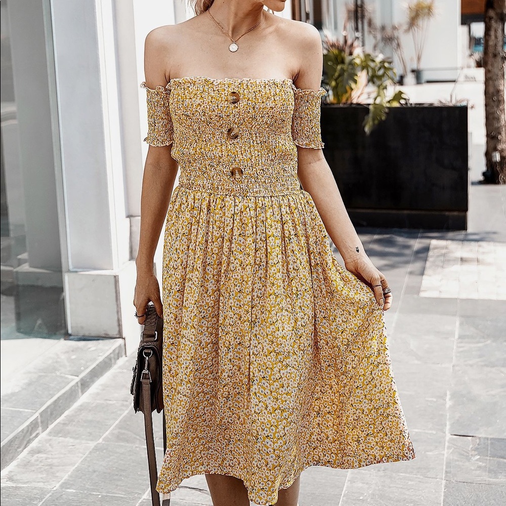 🌼🆕Yellow Floral Off The Shoulder Midi Dress - Picture 2 of 8